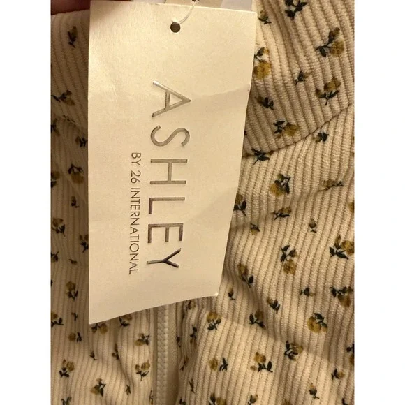 Ashley By 26 International Women's Floral Print Puffer Vest cream Size Large NWT - Picture 4 of 6